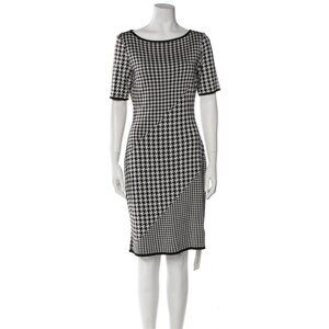 St. John Houndstooth Sheath Dress – Size S / 4 Knee-Length Classic Black & White